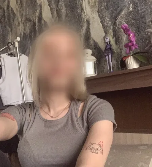 Ayse, 19