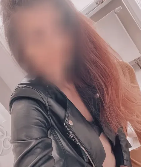 Esra, 24