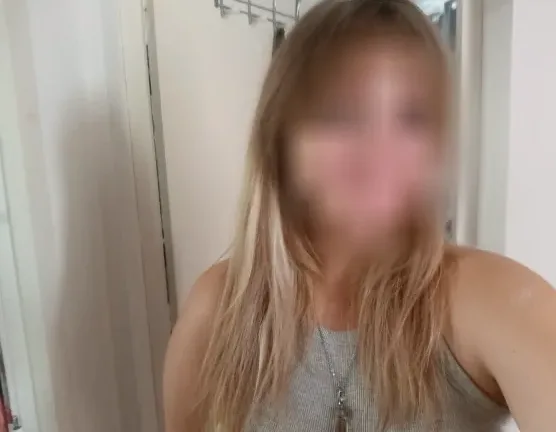 Esra, 20