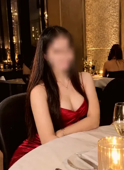 Fiona, 30