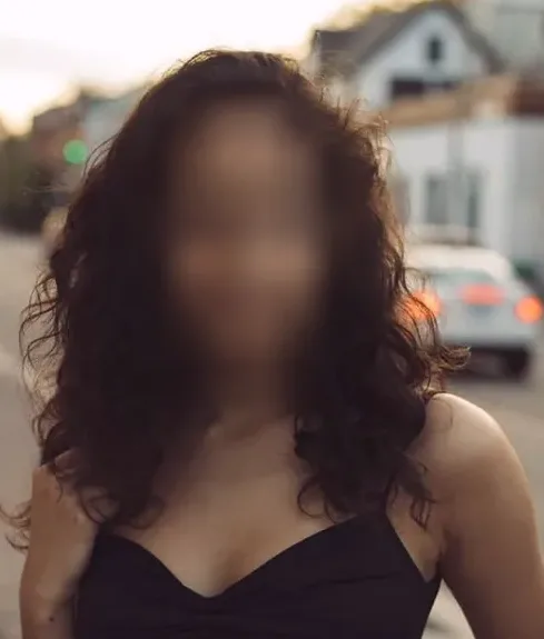 Isabell, 27