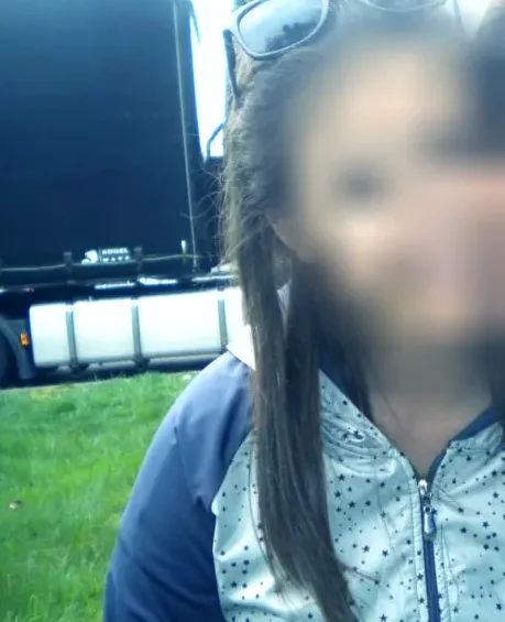 Lilly, 28