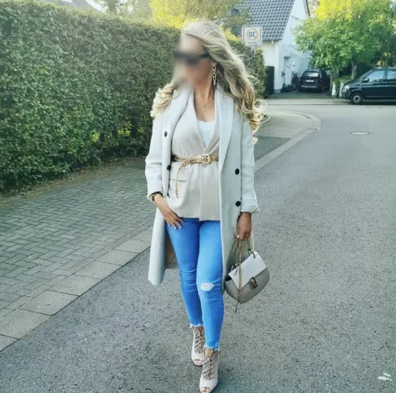 Lucia, 34