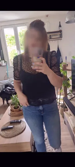 Neele, 34
