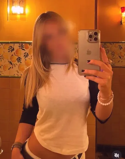 Nina, 29