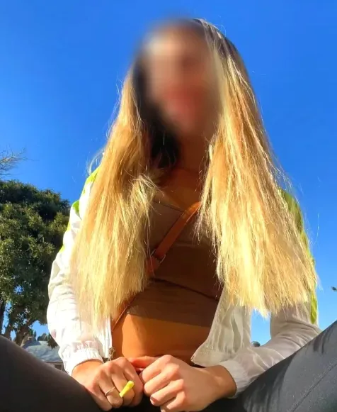 Zeynep, 29