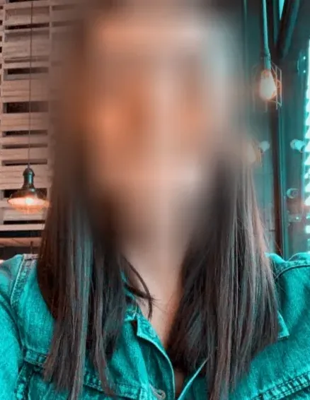 Zeynep, 24
