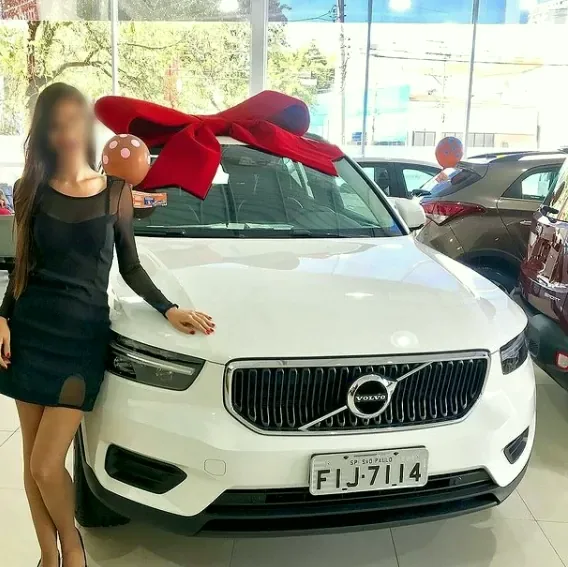 Andrea, 38